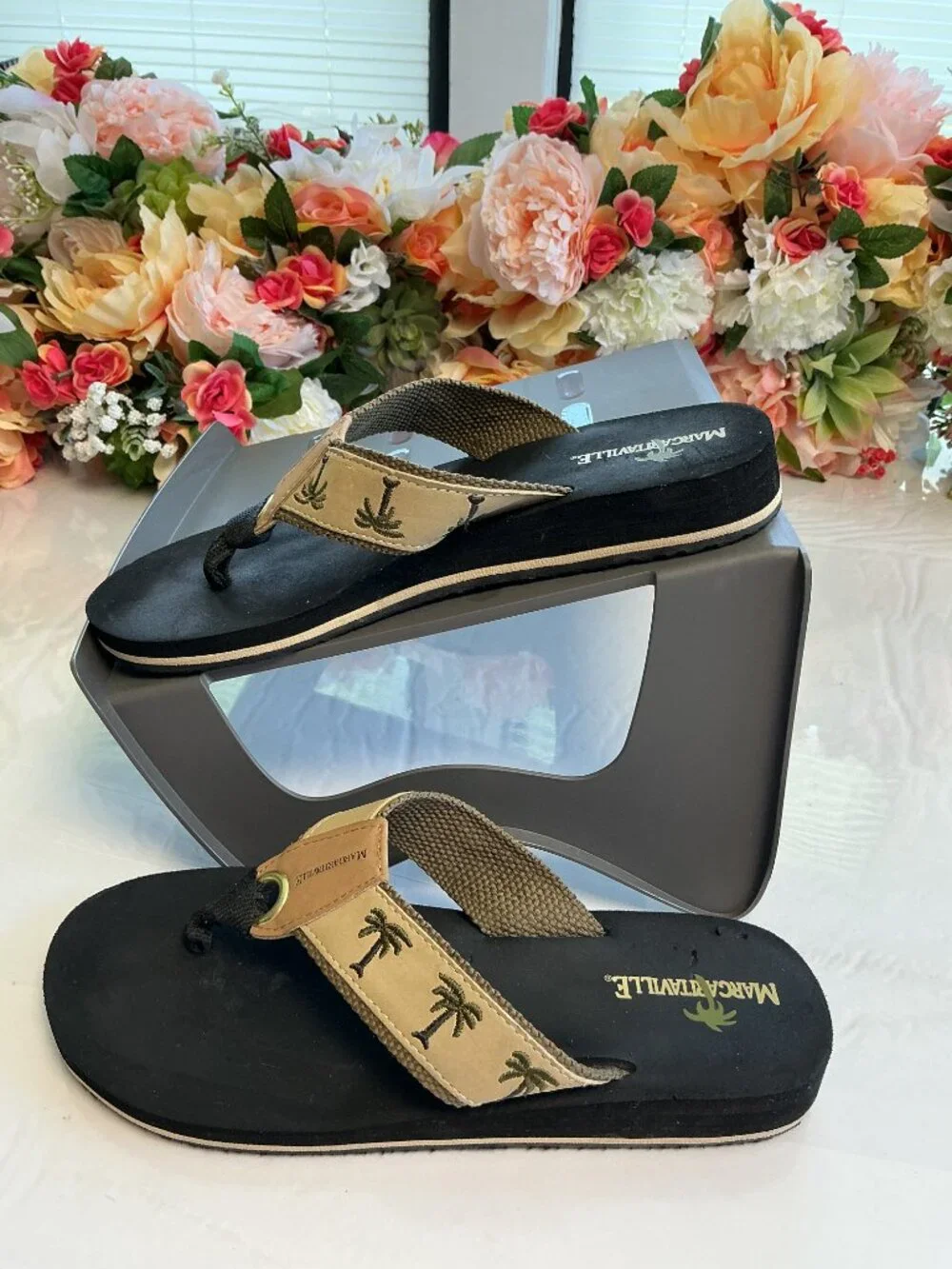 Margaritaville Breezy Palm Tree Flip Flops Women's Size 6 Palm Tree Beach Sandal